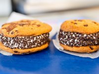 MDB-Giant-ice-cream-cookie-sandwich-2023
